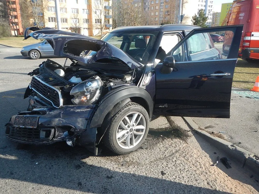 Havarovaný Mini Cooper