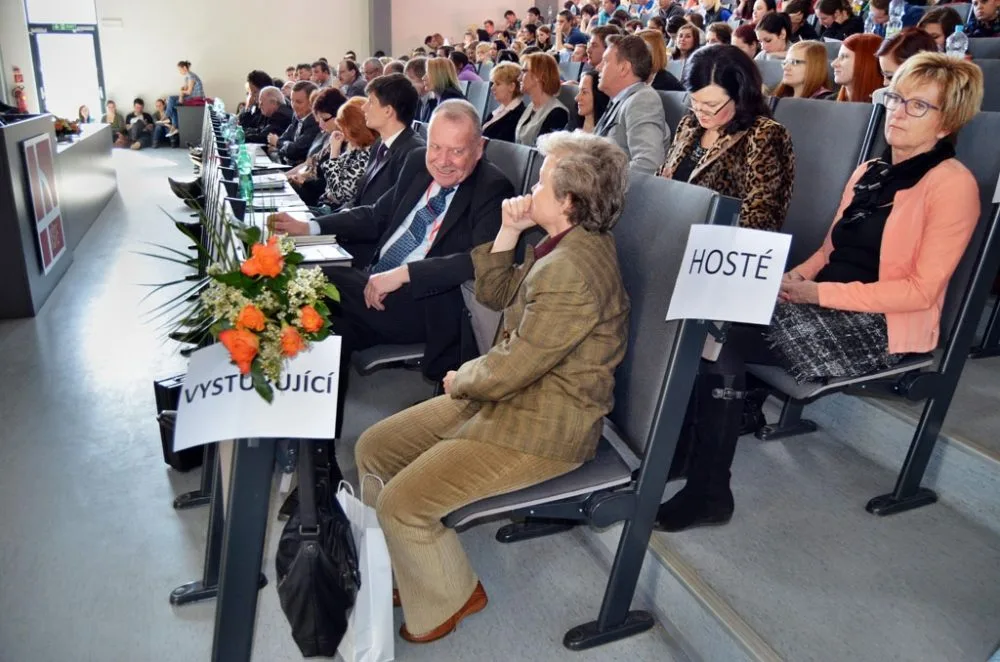 Přednášející ekonomické konference