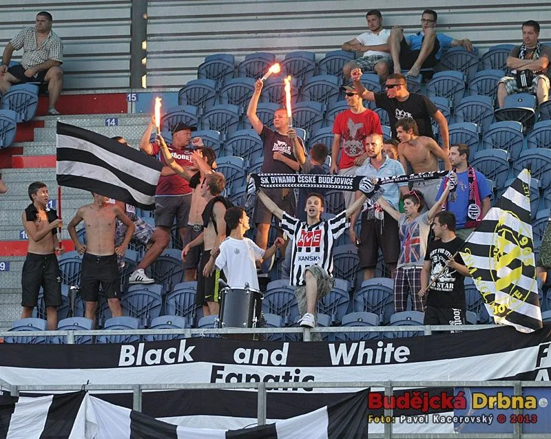 Přijdou hokejoví fanoušci na fotbal
