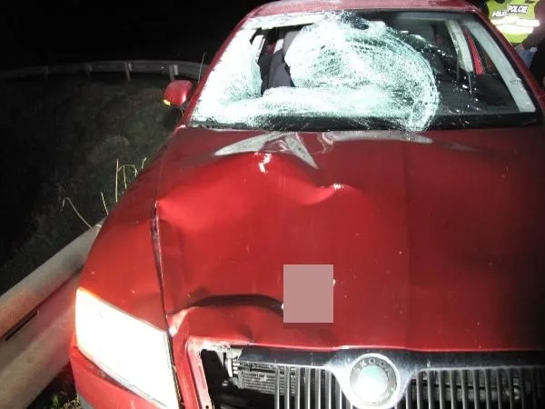 Škoda Octavia po tragickém střetu s chodcem
