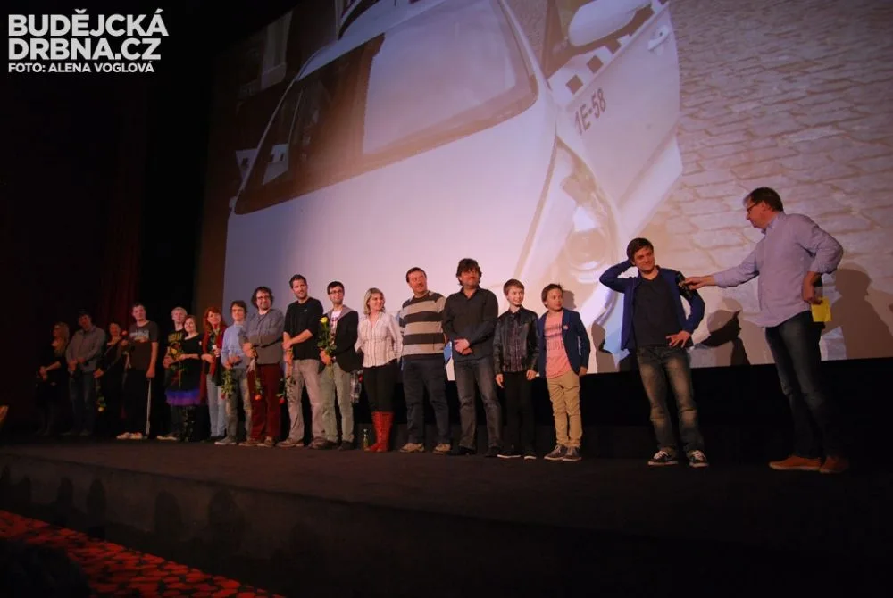Premiéru filmu představilo téměř dvacet lidí z filmového štábu