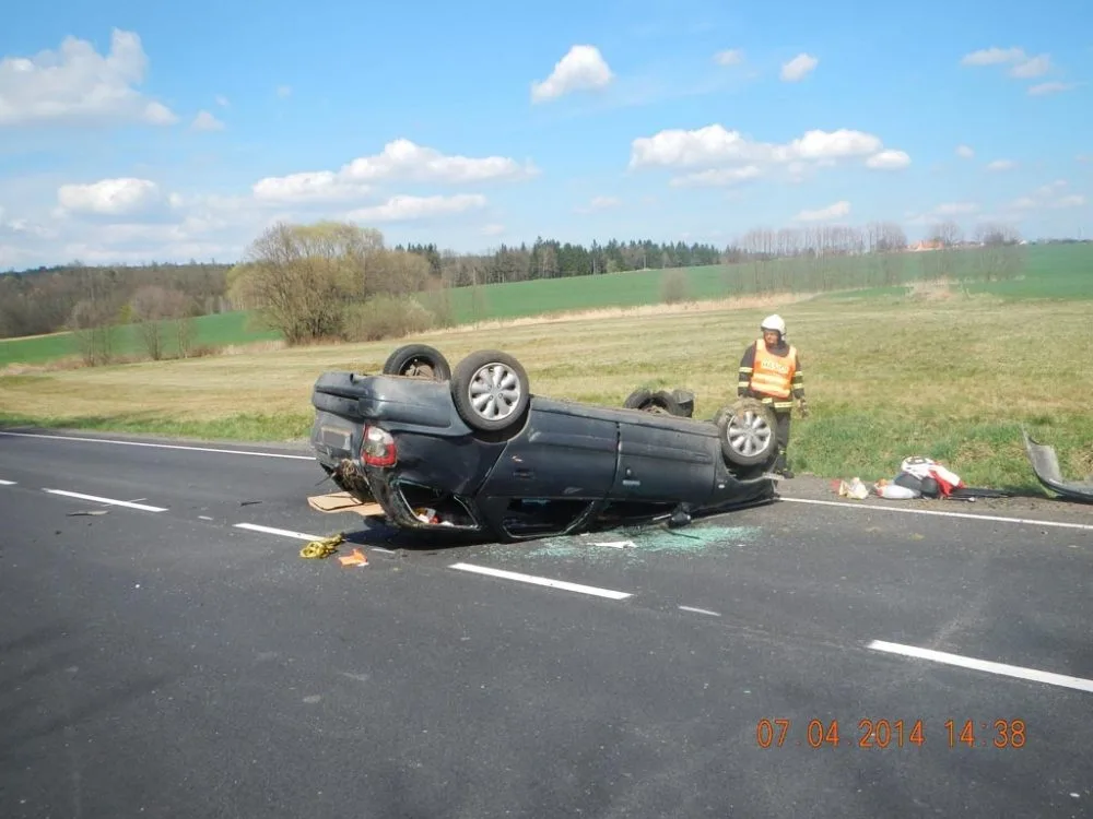 Citroën skončil u Rankova na střeše