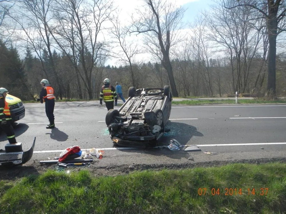 Citroën skončil u Rankova na střeše