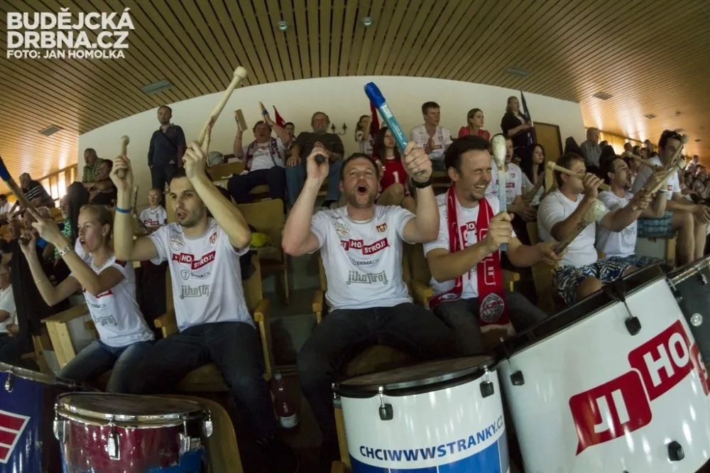 Fanklub VK České Budějovice fandí v bílém