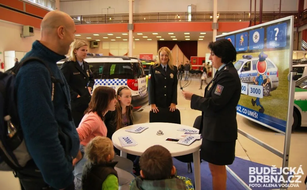 Děti hádaly, k čemu slouží policejní předměty