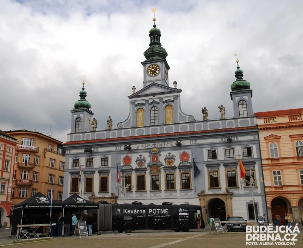 Kavárna Potmě zakotvila na náměstí Přemysla Otakara II.