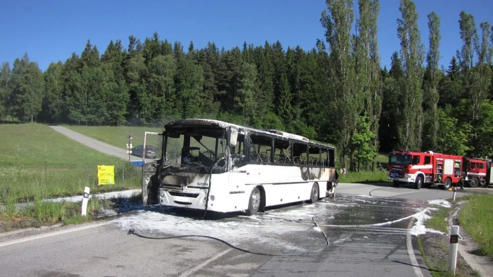 Požár zájezdového autobusu u Libínského Sedla
