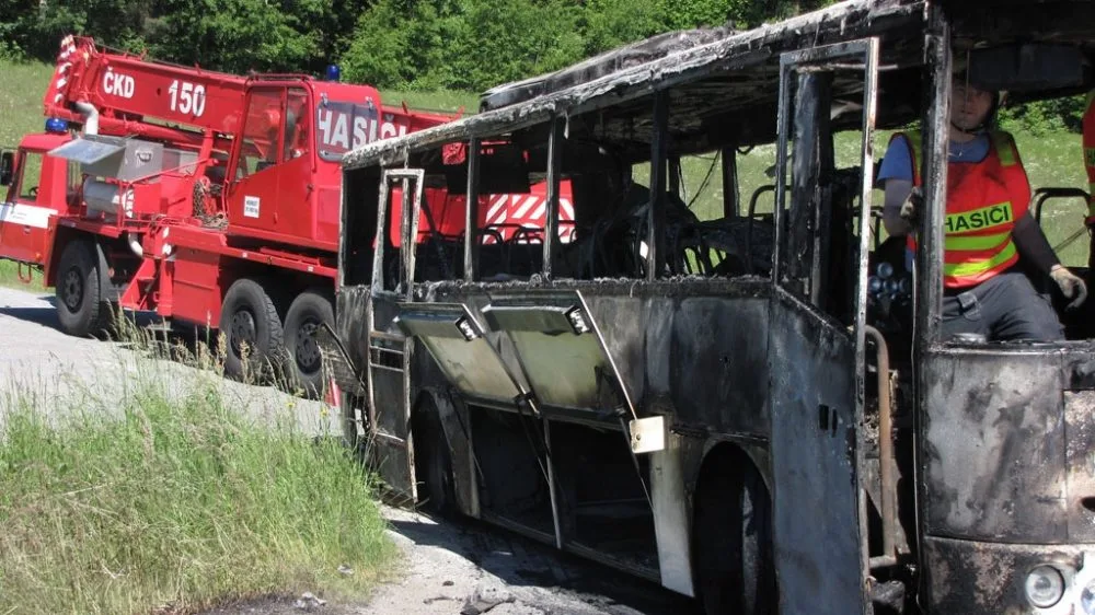 Požár zájezdového autobusu u Libínského Sedla