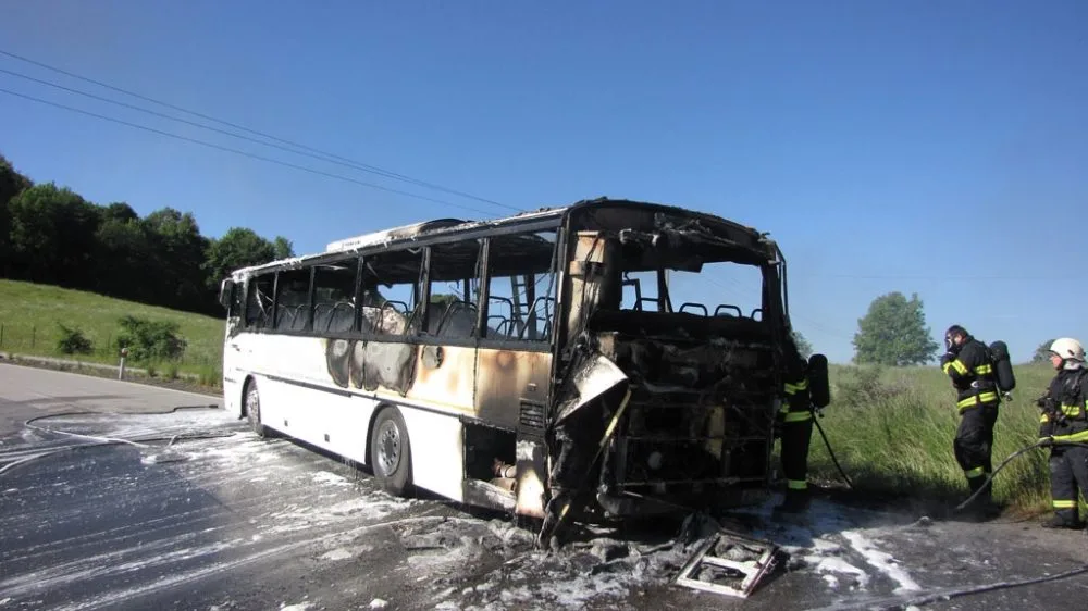 Požár zájezdového autobusu u Libínského Sedla