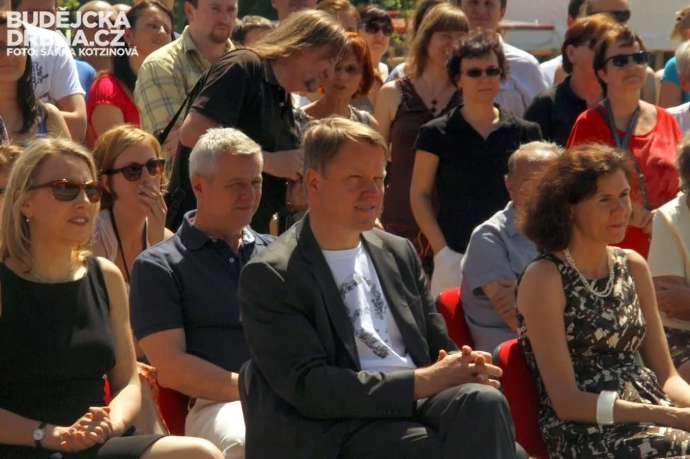 Slavnostní představení lavičky Václava Havla v kampusu Jihočeské univerzity