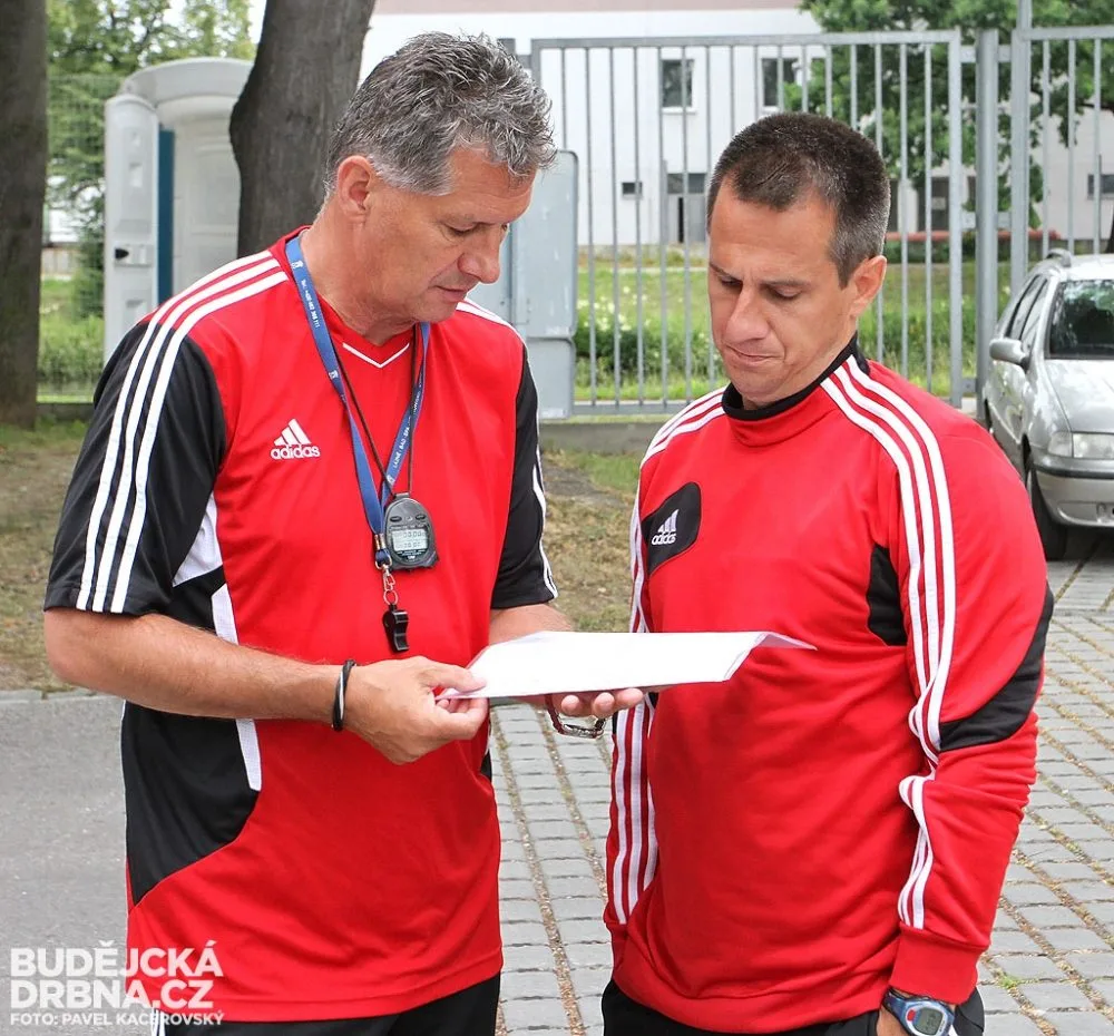 Trenér Luboš Urban se sportovním manažerem Martinem Vozábalem (zleva)