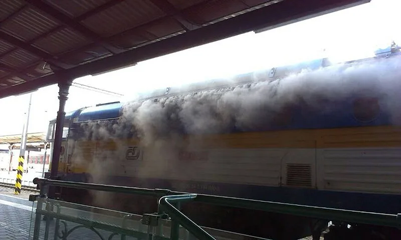 Požár lokomotivy na českobudějovickém vlakovém nádraží