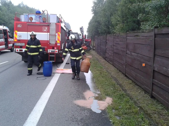 Srážka dodávky a traktoru sekajícího trávu u Hůr