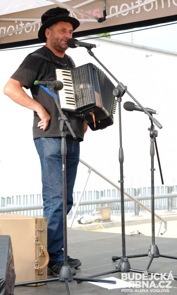 Harmonikář Václav Koubek bavil publikum