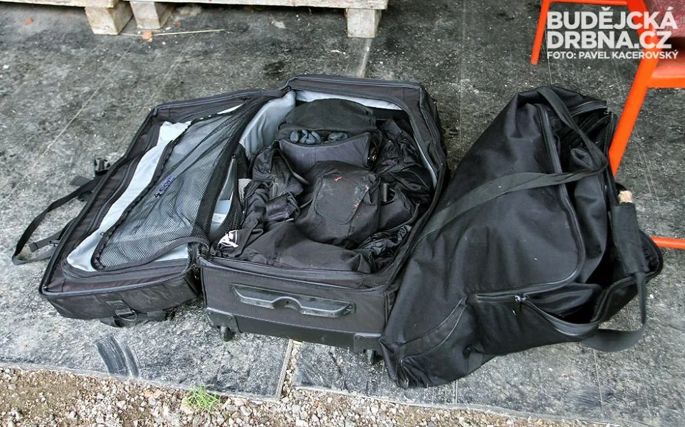 Výstroj příslušníka zásahové jednotky váží 25 až 30 kilo