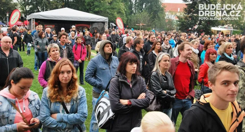 Odpoledne se ještě kolem pódia dalo projít