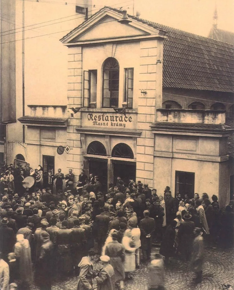 Otevření restaurace 1. října 1954