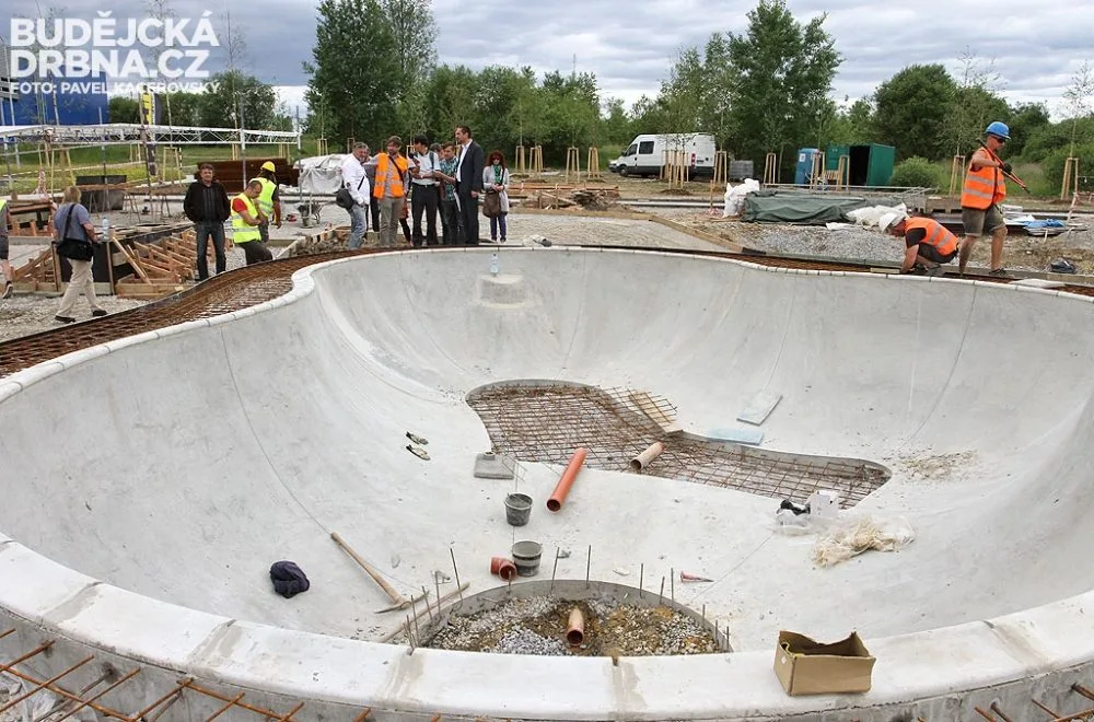 Součástí Parku Čtyři Dvory bude také skatepark. Snímek byl pořízen v červnu letošního roku