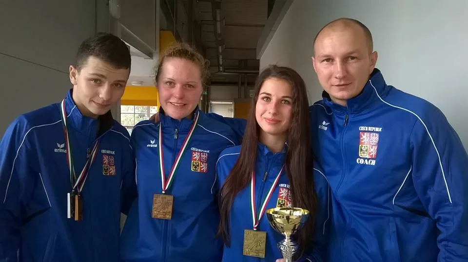 Zleva Dominik Szalay, Lucie Janouchová, Adriana Crhonková a trenér Miroslav Hýsek