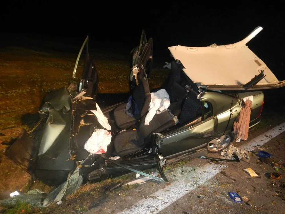 Havarovaný Opel Astra na silnici mezi Češnovicemi a Dasným