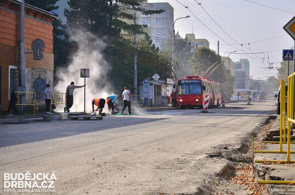 Oprava asfaltového povrchu v ulici Oskara Nedbala