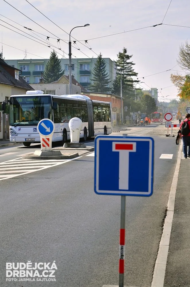 Oprava asfaltového povrchu v ulici Oskara Nedbala