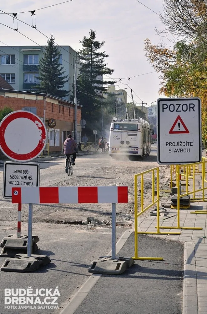 Oprava asfaltového povrchu v ulici Oskara Nedbala