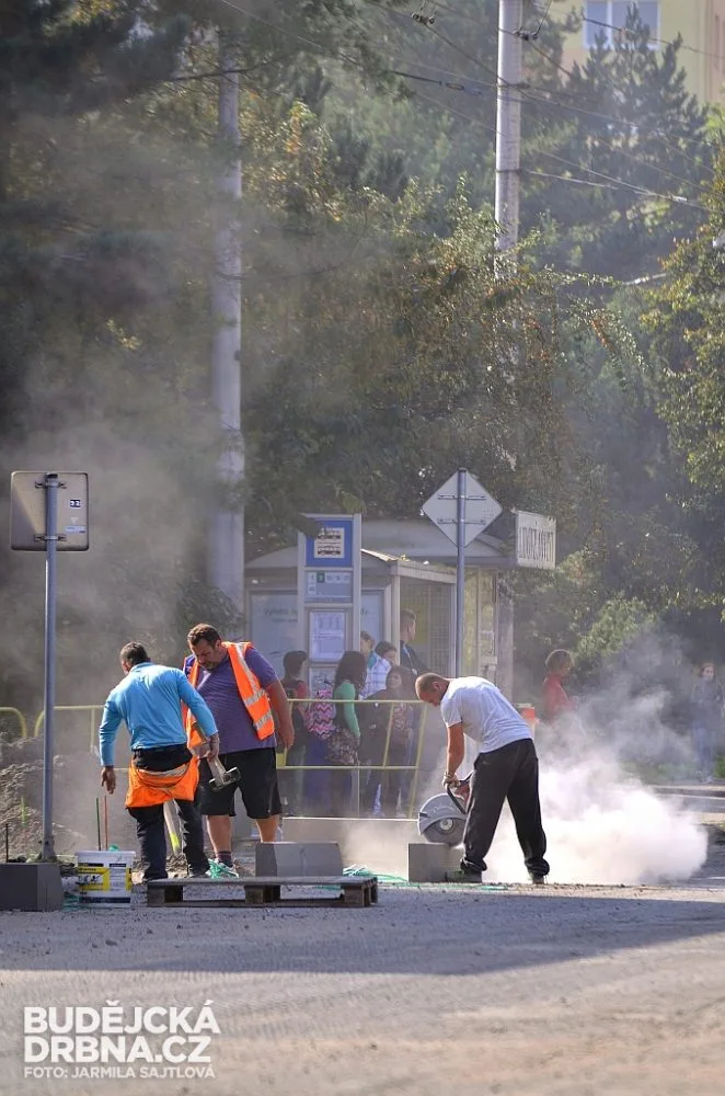 Oprava asfaltového povrchu v ulici Oskara Nedbala