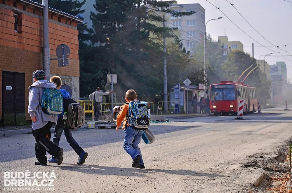 Oprava asfaltového povrchu v ulici Oskara Nedbala