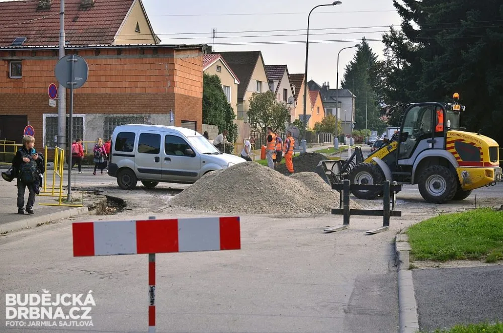 Oprava asfaltového povrchu v ulici Oskara Nedbala