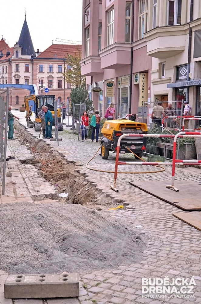 Stavební práce probíhaly v ulici Doktora Stejskala od poloviny září
