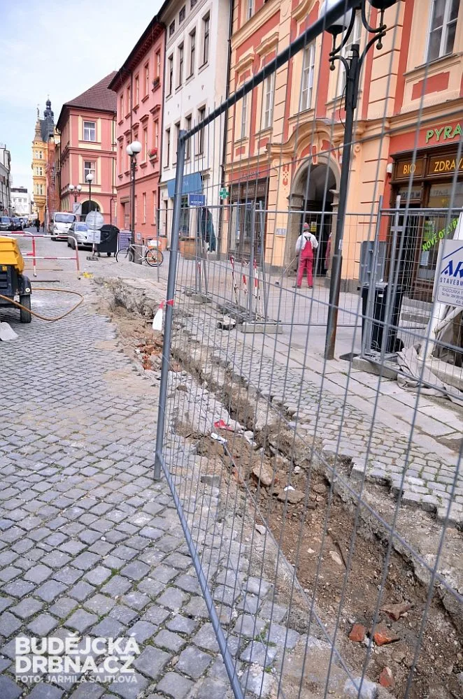 Stavební práce probíhaly v ulici Doktora Stejskala od poloviny září