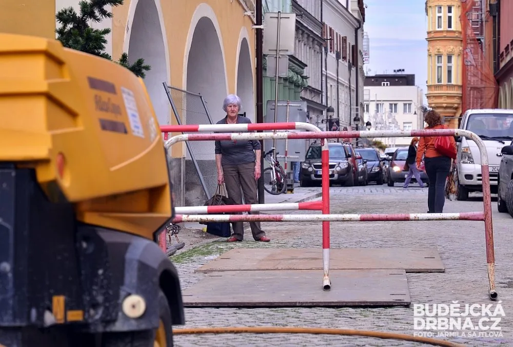 Stavební práce probíhaly v ulici Doktora Stejskala od poloviny září