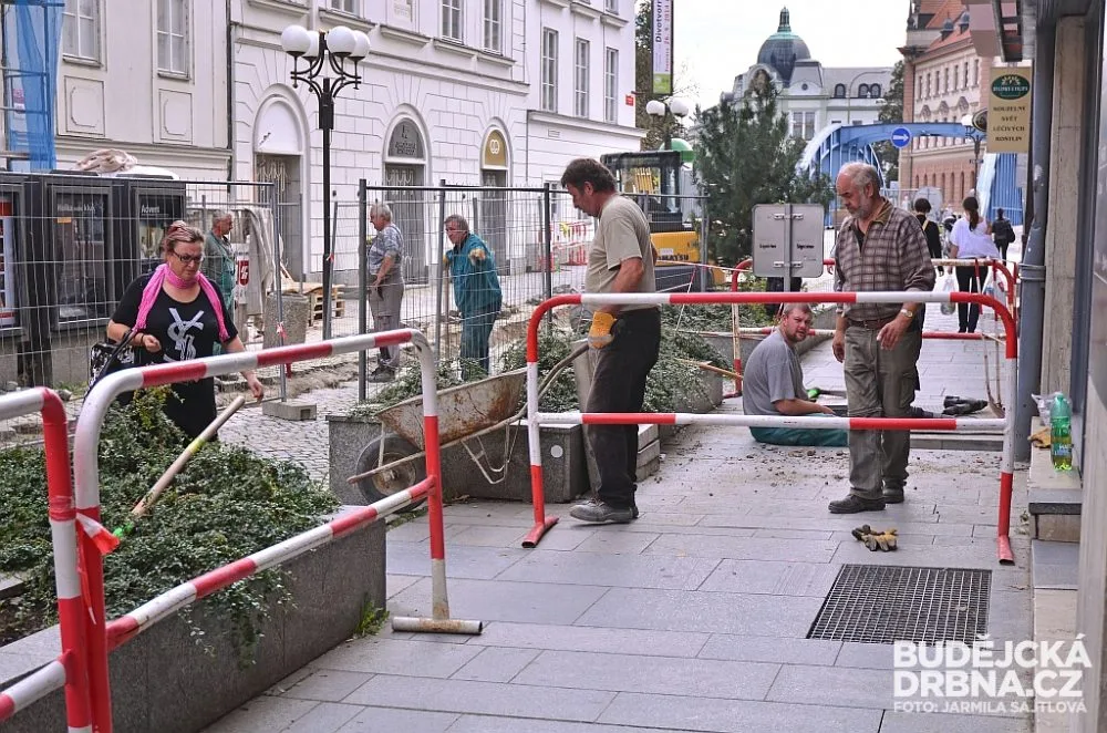 Stavební práce probíhaly v ulici Doktora Stejskala od poloviny září