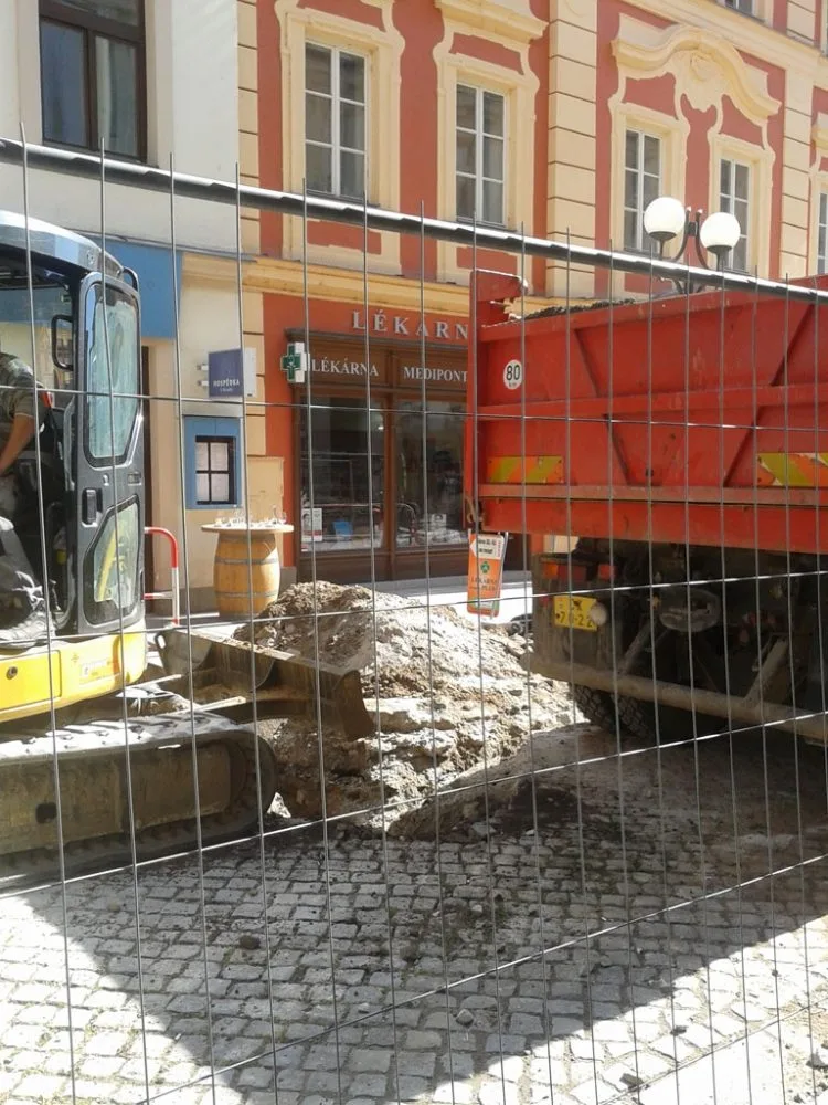 Stavební práce probíhaly v ulici Doktora Stejskala od poloviny září