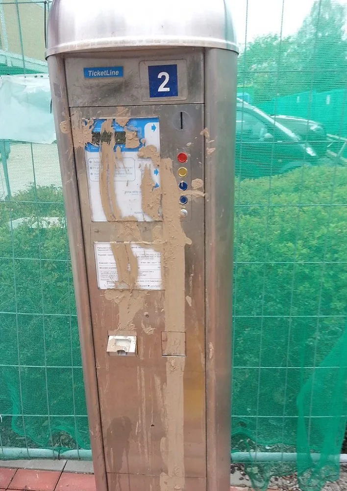 Parkovací automat u dětského oddělení budějcké nemocnice