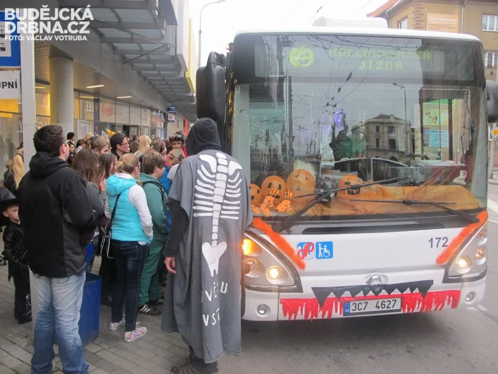 Halloweenský autobus