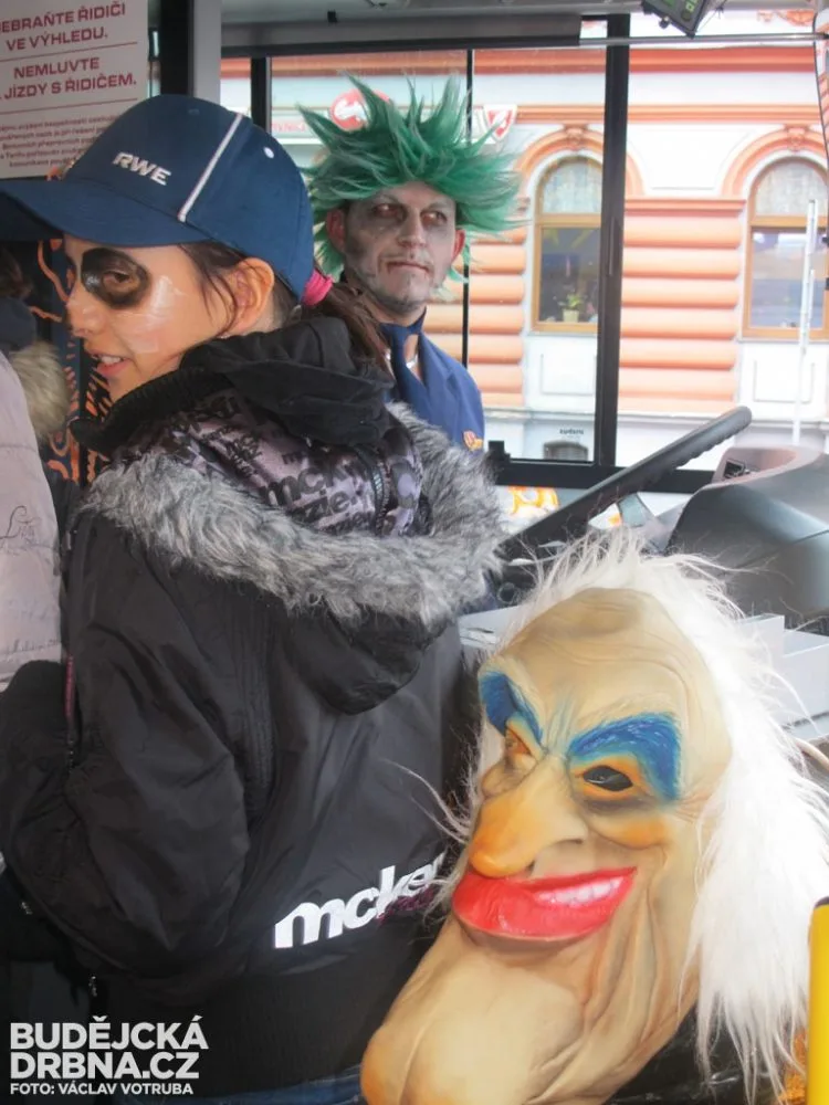 Halloweenský autobus