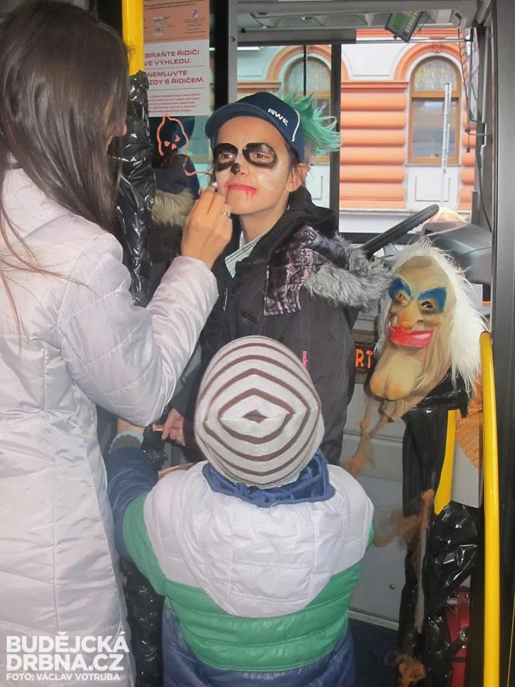 Halloweenský autobus
