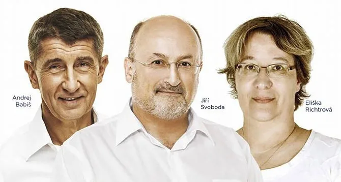 Lídr budějckého hnutí ANO Jiří Svoboda (uprostřed) mezi předsedou strany Andrejem Babišem a Eliškou Richtrovou