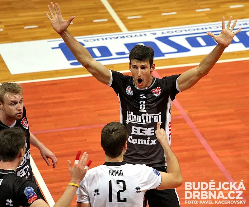 Při duelu s Ostravou měli Jihočeši důvod radovat se jen po některých výměnách. Na snímku kapitán Filip Habr