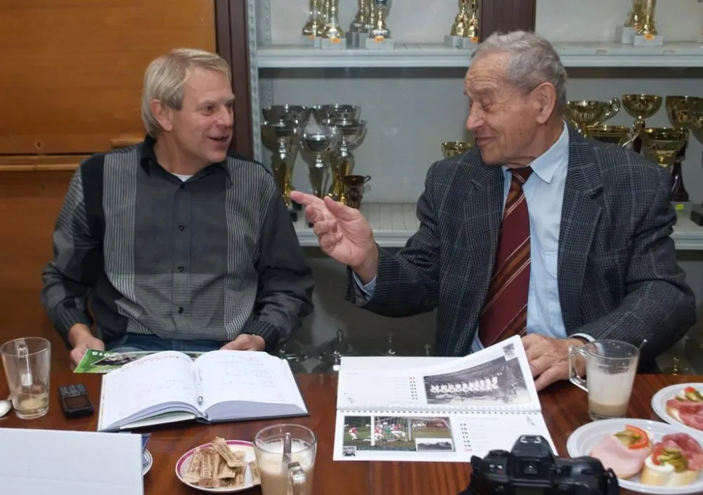 Hráči, kteří psali historii Dynama České Budějovice. Miroslav Čížek, jeden ze strůjců postupu do ligy v roce 1985, a Miloslav Šerý, který jako mladík odehrál na jaře 1948 čtyři zápasy v premiérové prvoligové sezoně