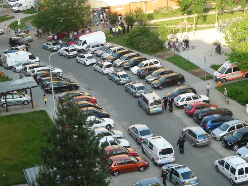 Potyčka v ulici Miroslava Chlajna na sídlišti Máj v červnu 2013