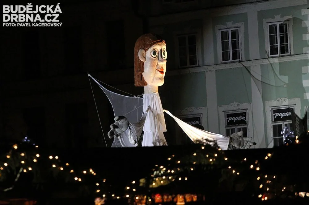 Anděl se prošel kolem náměstí už pojedenácté