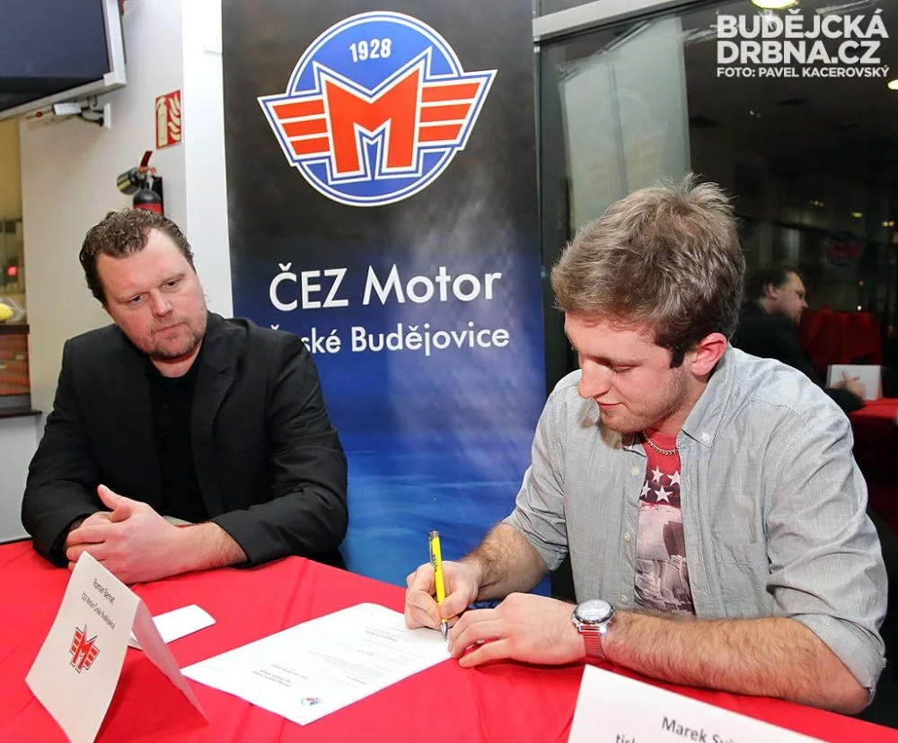 Podpis formální smlouvy na jedno utkání