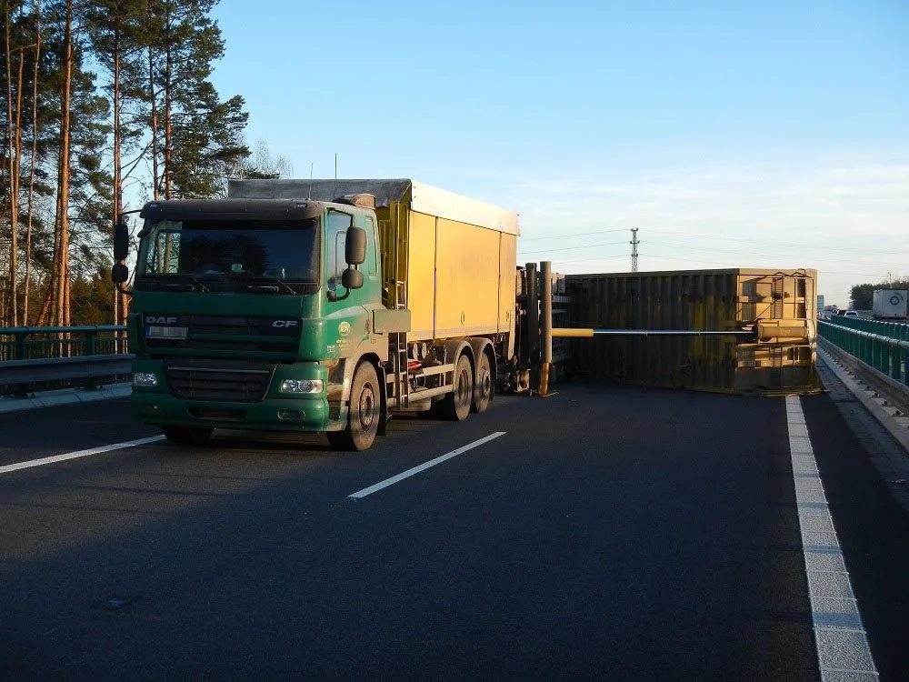Nehoda nákladní automobilu u Veselí nad Lužnicí