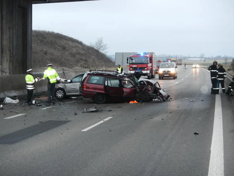 Havarovaná vozidla na obchvatu Veselí nad Lužnicí