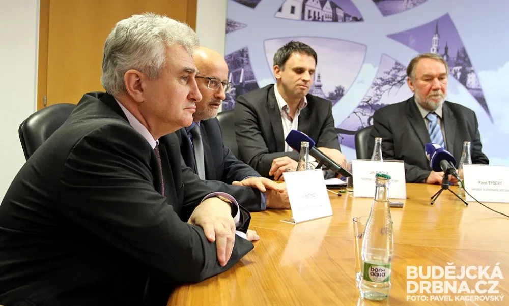 Jednání Sdružení pro výstavbu D3 a R4 se mimo jiné zúčastnili Pavel Eybert, Jiří Zimola, Jiří Svobodaa Milan Štěch (zprava)
