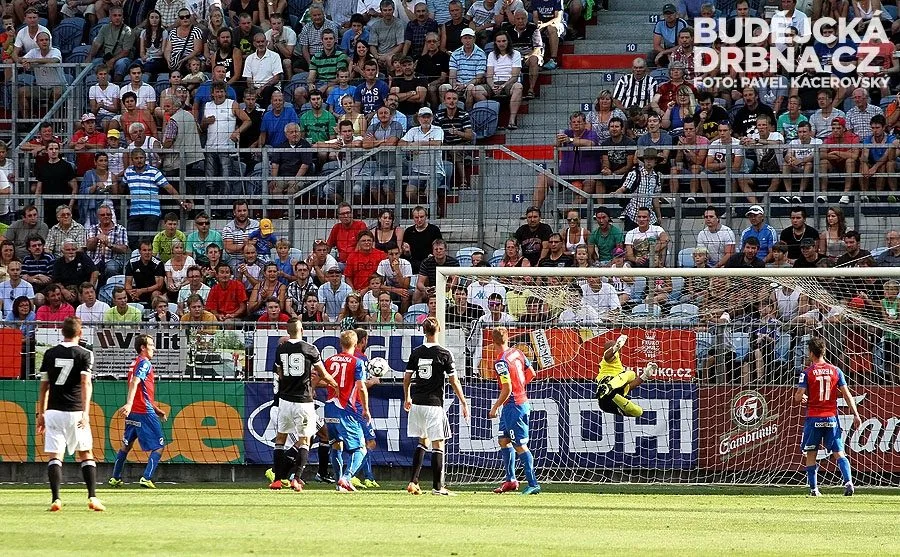 Největší divácká návštěva zavítala během podzimu na zápas Dynama s Viktorií Plzeň