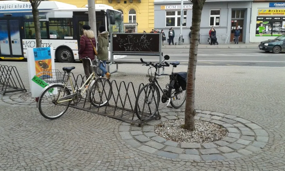 Stojany u pošty na Senovážném náměstí